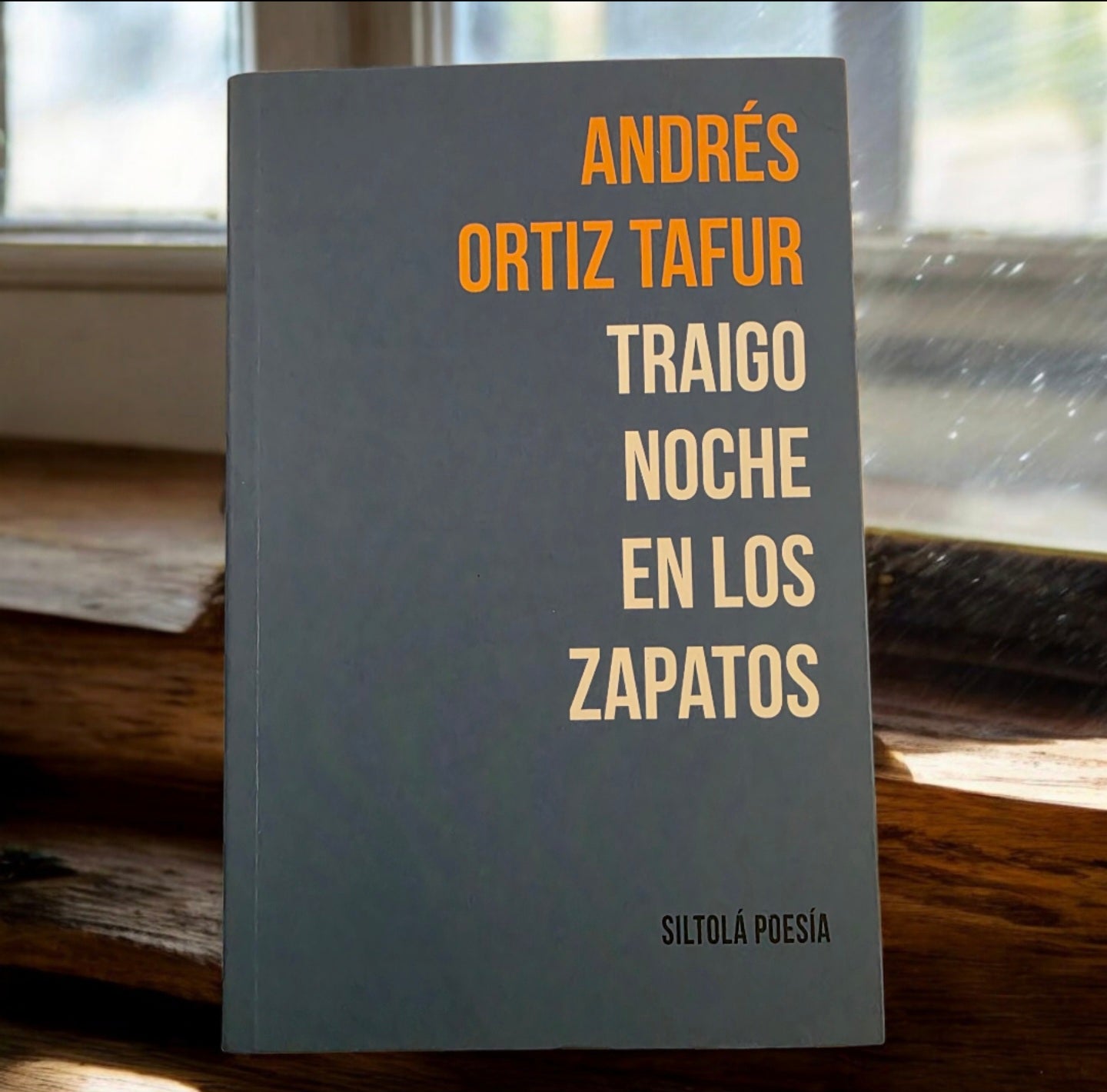Traigo noche en los zapatos